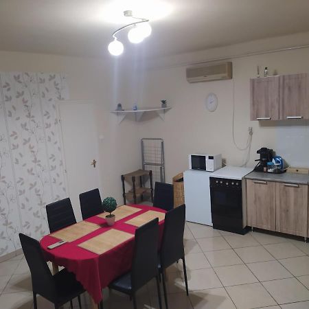 Pingpong Apartman Soltvadkert Exterior foto