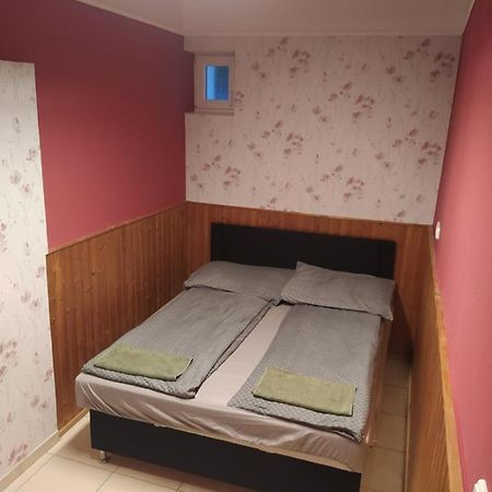 Pingpong Apartman Soltvadkert Exterior foto
