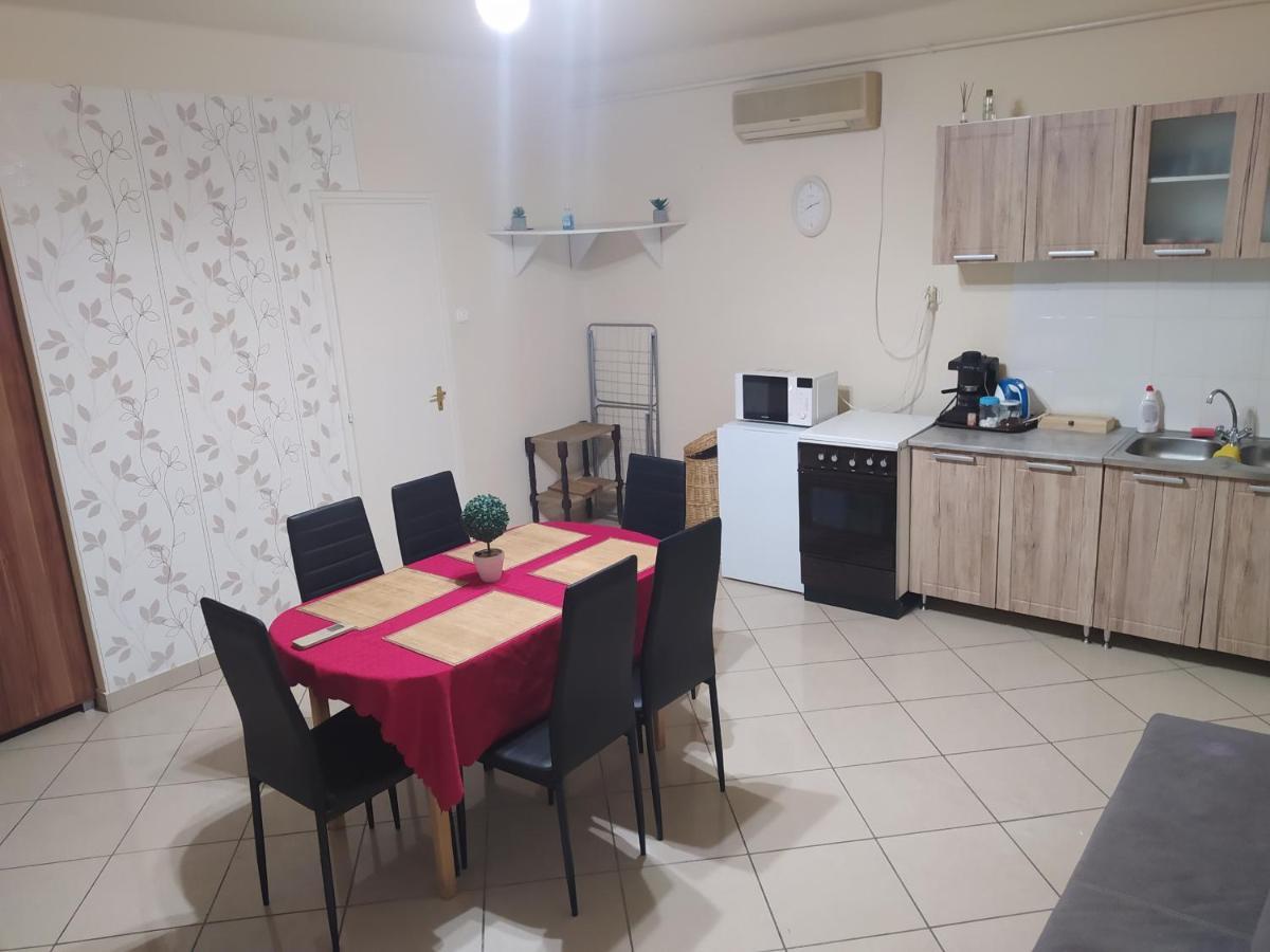 Pingpong Apartman Soltvadkert Exterior foto