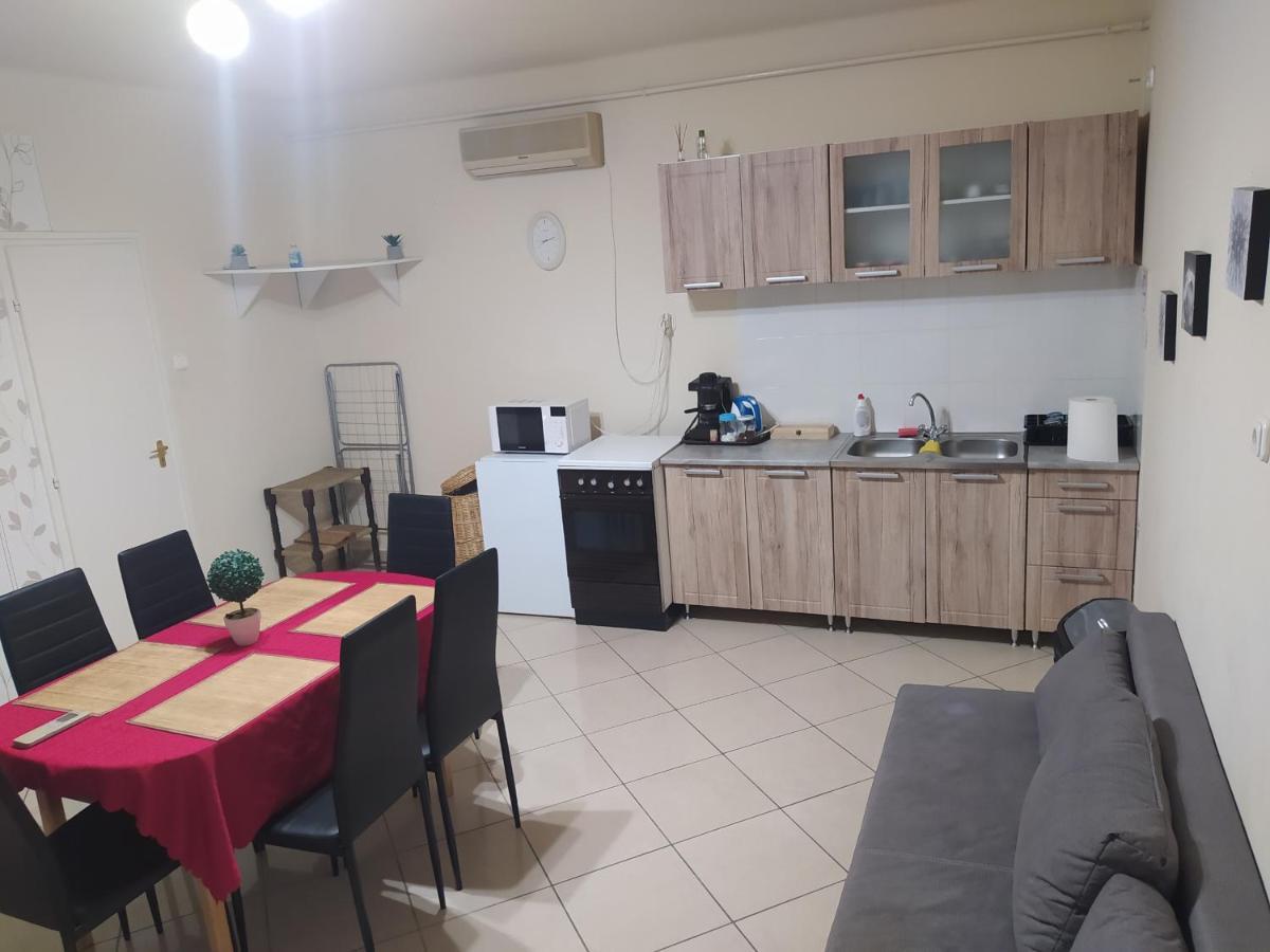 Pingpong Apartman Soltvadkert Exterior foto