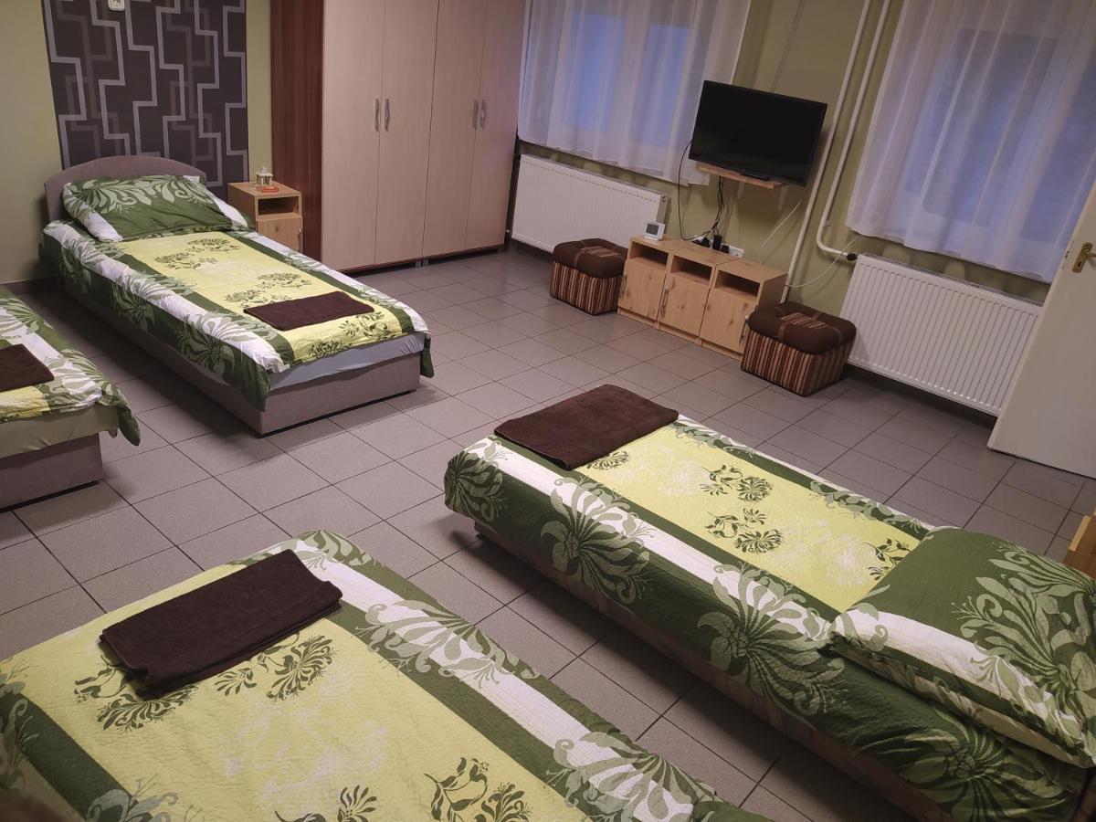 Pingpong Apartman Soltvadkert Exterior foto